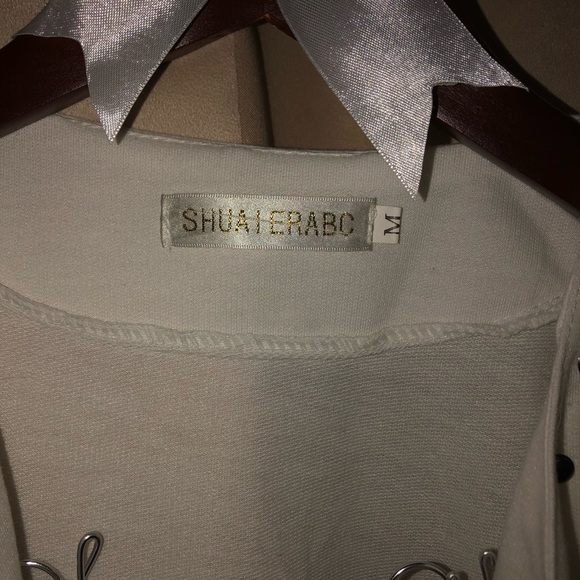 Cute and chic Beaded white sweater - Picture 3 of 3